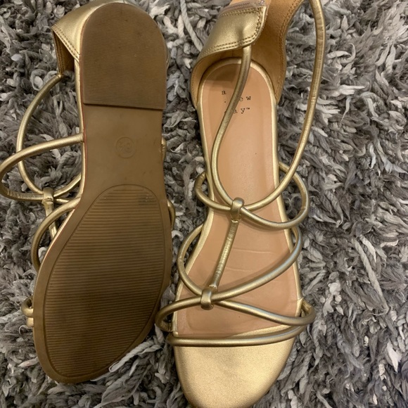 Gold sandals - Picture 2 of 3